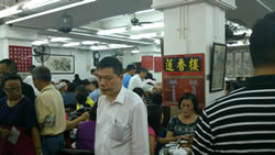A typically busy Hong Kong tea house